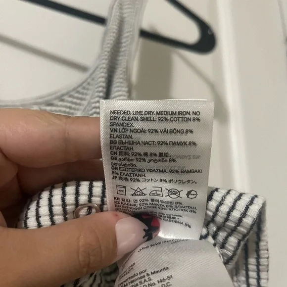 Cropped  Ribbed Jersey Tank Top With Buttons - Picture 6 of 6